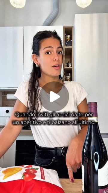 Mandalo all’amico o all’amica che ti dà sempre buca all’ultimo! 🥂 #winelivery #wine #winelovers #aperitivo