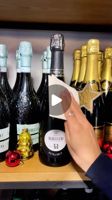 Non per metterti fretta... ma hai già iniziato a pensare ai regali di Natale? 🎁🍾 Il 25 dicembre arriva sempre in un battito di ciglia, non farti trovare imprep